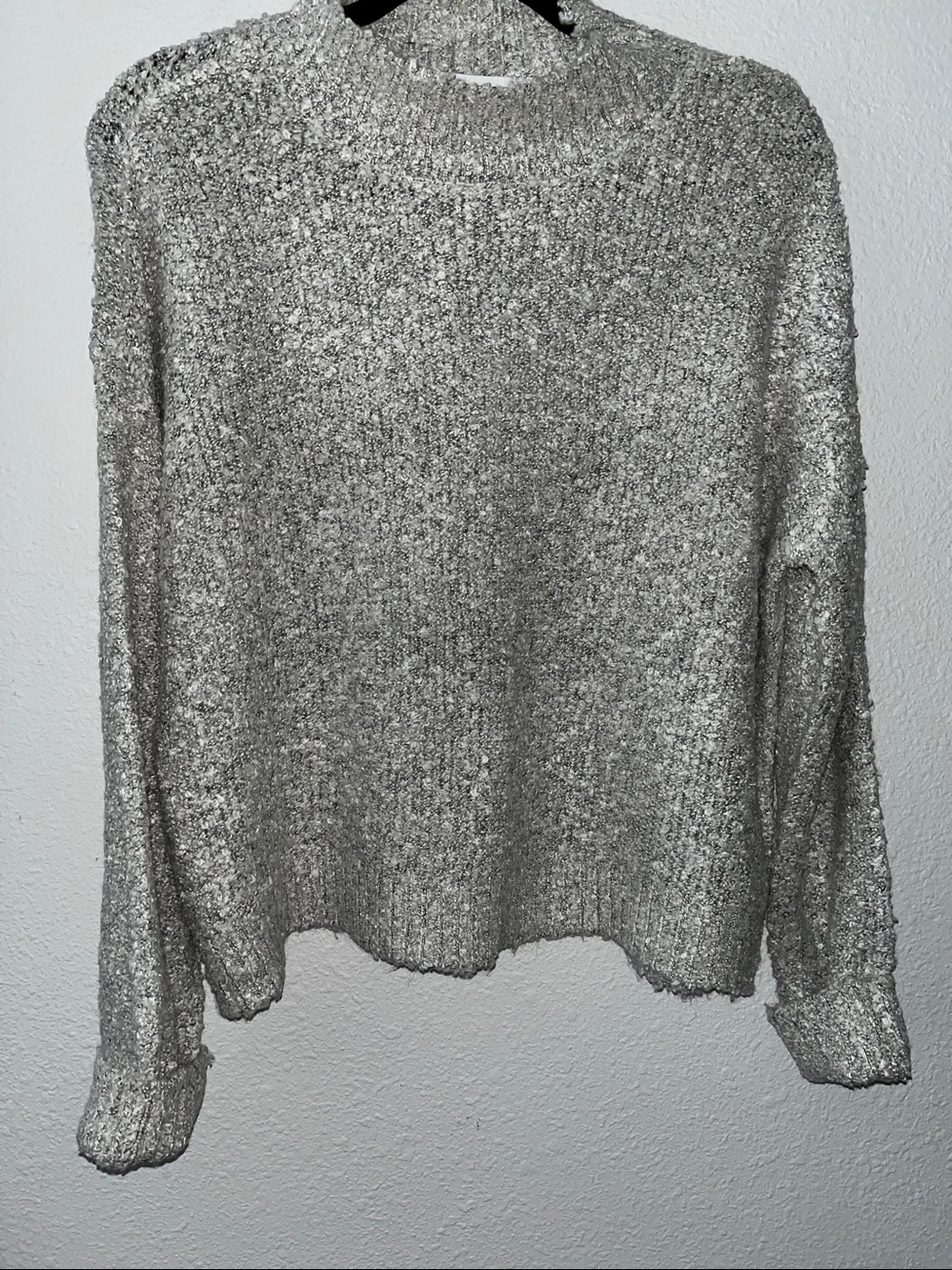 Hooked Up Gray Chunky Mock Neck Boxy Sweater
Pull on
SZ M